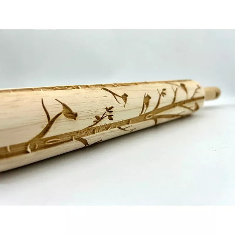 embossed-cardinals-on-birch-rolling-pin-horizontal-dsg Embossed Cardinals on Birch Rolling Pin -horizontal dsg