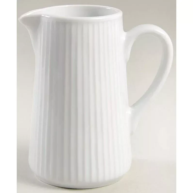 plisse-pitchers Plisse Pitchers