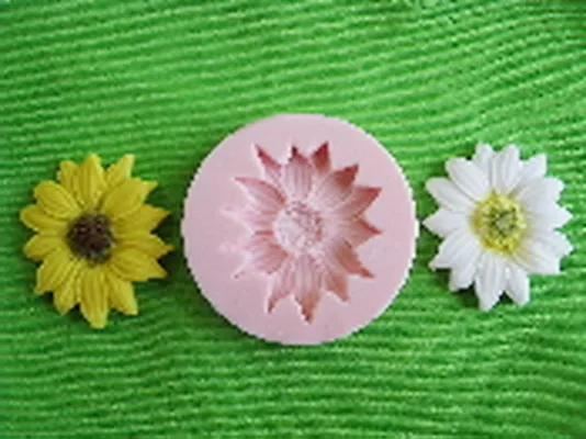 sm-132-medium-daisy-mold-by-sunflower-sugar-art-usa SM-132 Medium Daisy Mold by Sunflower Sugar Art USA